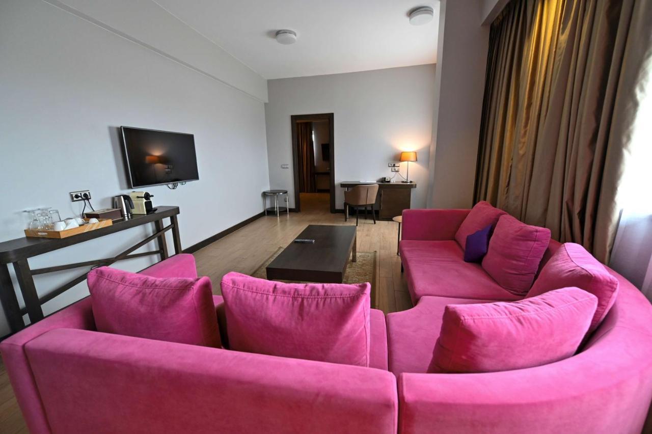 Radisson Blu Hotel, Abidjan Airport Exterior photo