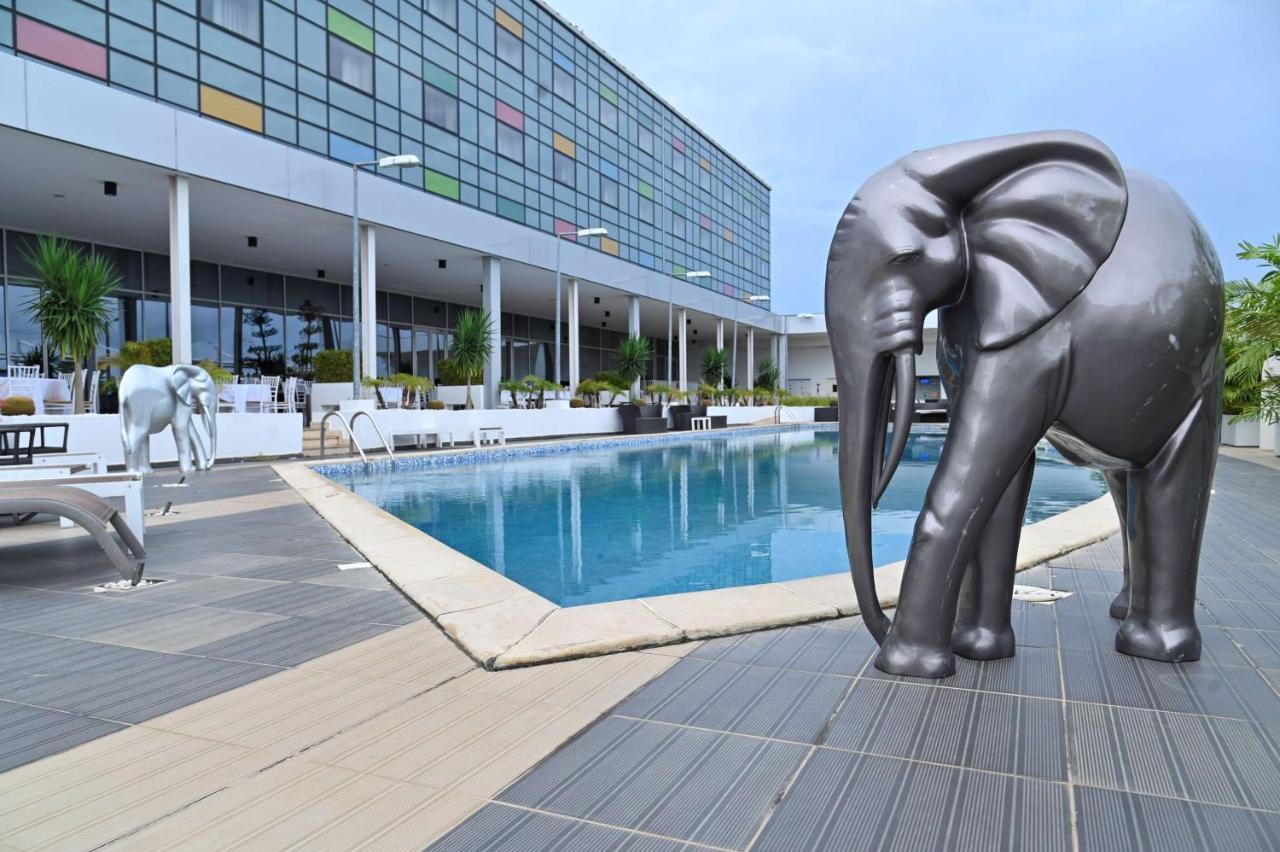 Radisson Blu Hotel, Abidjan Airport Exterior photo
